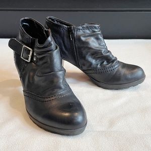 EUC Aldo Short Boots w/ Buckle Detail in Black Size 6